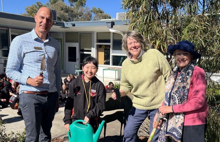 Caption: Principal Rohan Evans, student photographer Mako Takakusagi, teacher Rachel Matthews and Friends President Linda Beveridge